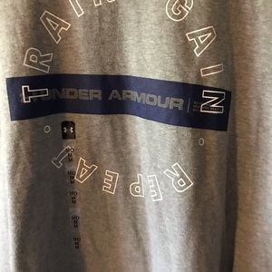 Mens under armor medium tshirt